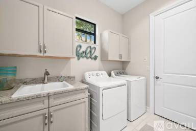 Main picture of 6608 Roma Way