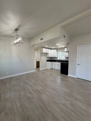 Main picture of 4823 W Myrtle Ave