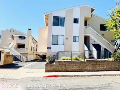 Main picture of 5655 Riley St