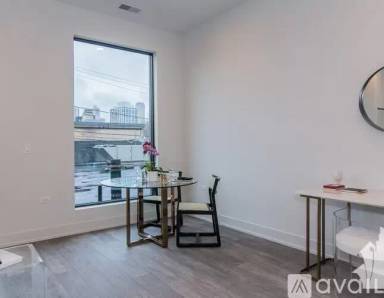 Main picture of 853 N Larrabee St