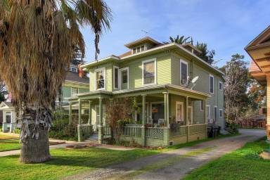 Main picture of 320 W Olive Ave