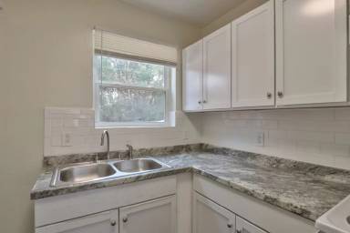 Main picture of 638 E Park Ave