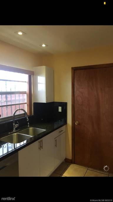 Main picture of 2611 SW 33rd Ave