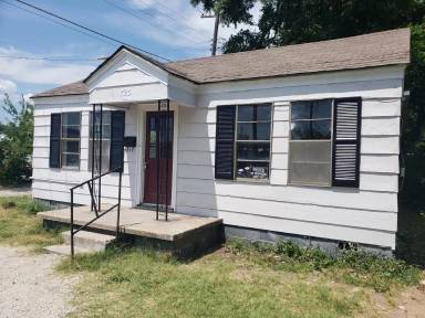 Main picture of 723 N Highland St