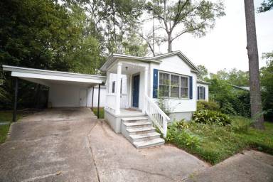 Main picture of 1935 Temple Dr