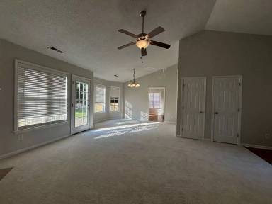 Main picture of 206 Rosewood Cir