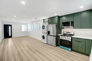 Main picture of 5622 1/2 Raber St