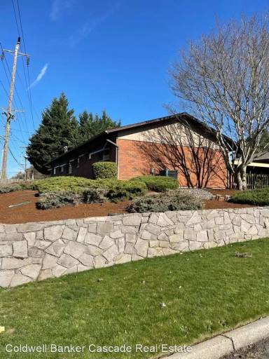 Main picture of 318 NE 66th St