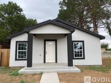 Main picture of 400 W Parker Ave