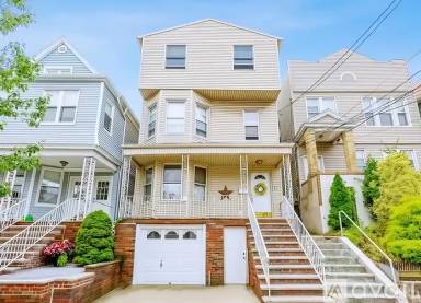 Main picture of 92 W 52nd St