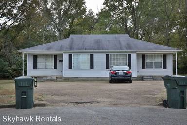 Main picture of 121 Ivie Cir