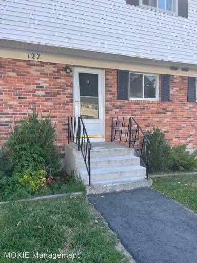 Main picture of 127 Woodland Dr