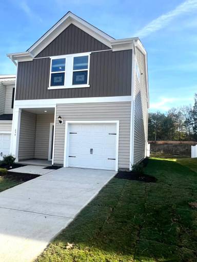 Main picture of 639 Rolling Fields Dr