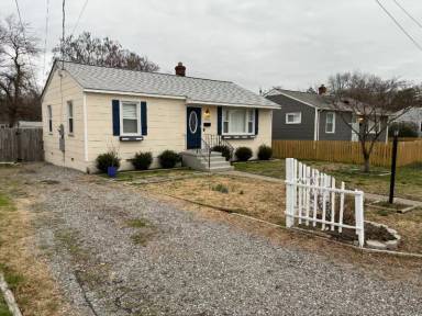 Main picture of 5403 Bloomingdale Ave