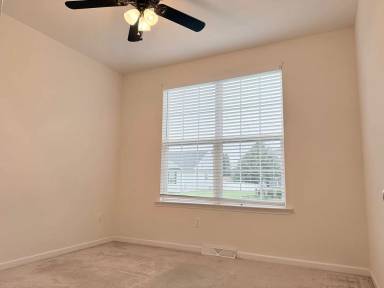 Main picture of 214 Redstone Ct