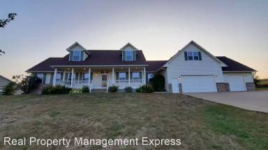 Main picture of 305 E Pine Lake Dr