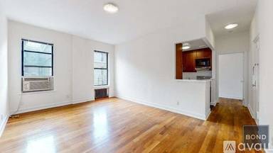 Main picture of 200 Riverside Dr