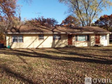 Main picture of 5880 Vermont St