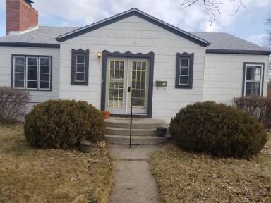 Main picture of 320 E 14th St