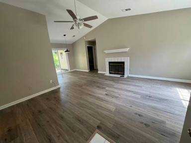 Main picture of 1052 Longstreet Dr