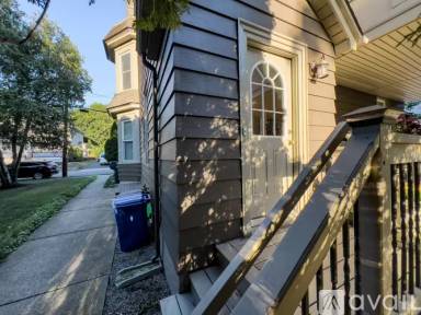 Main picture of 8 Maple Ave