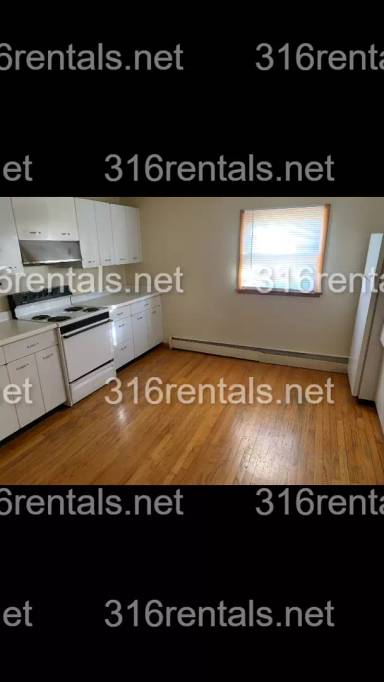 Main picture of 125 W 2nd St