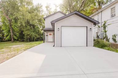 Main picture of 303 E Street - 1