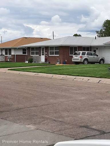 Main picture of 407 W Hahn Ave