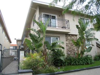 Main picture of 961 W 18th St