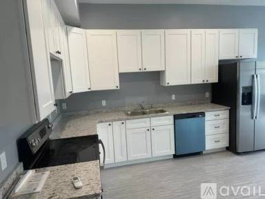 Main picture of 75 N Main St