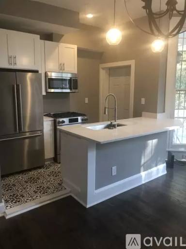 Main picture of 1511 W Lombard St