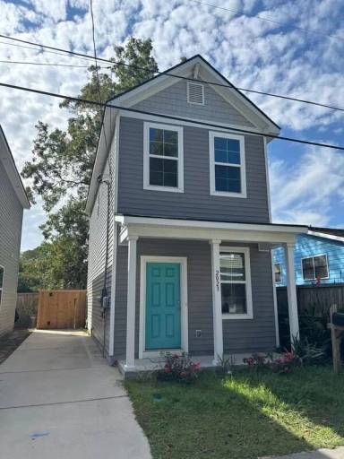 Main picture of 2023 Comstock Ave