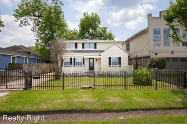 Main picture of 838 E 29th St