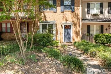 Main picture of 535 Heritage Ct