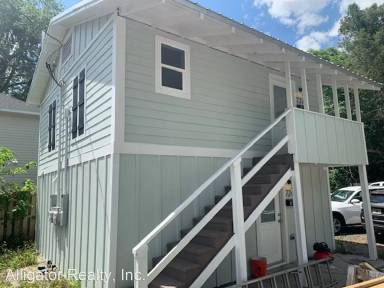 Main picture of 302 NW 7th Ter