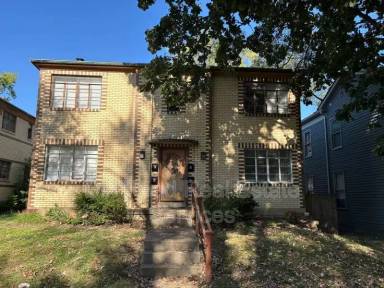 Main picture of 350 Ross Ave