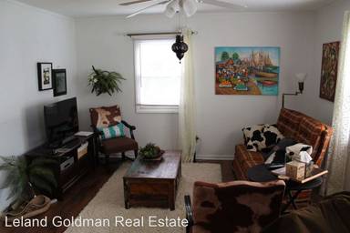 Main picture of 2220 Dinwiddie Rd