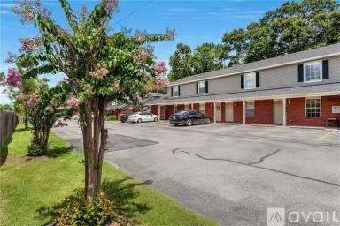 Main picture of 1206 N Iron Horse Dr