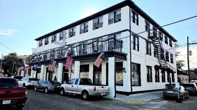 Main picture of 404 Saint Philip St