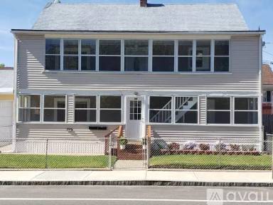 Main picture of 50 Railroad St