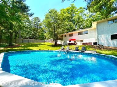 Main picture of 2584 Woodhill Ln