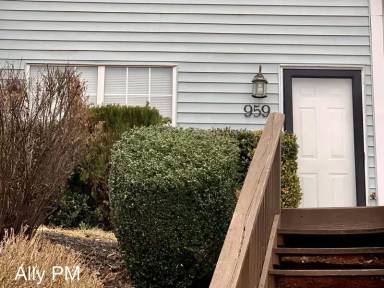 Main picture of 959 Rives St