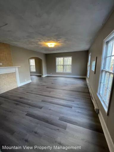 Main picture of 1000 Overlook Dr