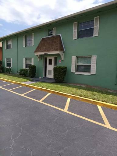 Main picture of 1633 W Oak Ridge Rd