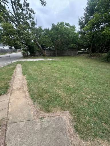 Main picture of 621 Golfview Dr