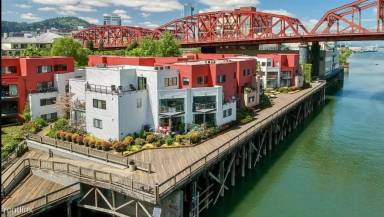 Main picture of 1010-30 NW Naito Pkwy