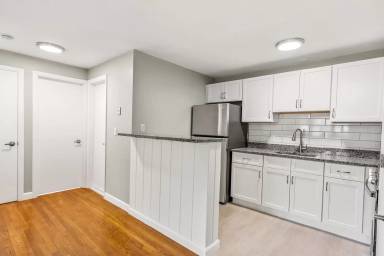 Main picture of 1 Elaine St