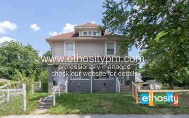 Main picture of 817 N Dearborn St