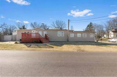 Main picture of 600 4th St E