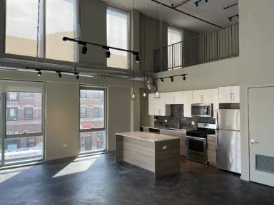 Main picture of 1240 N Milwaukee Ave